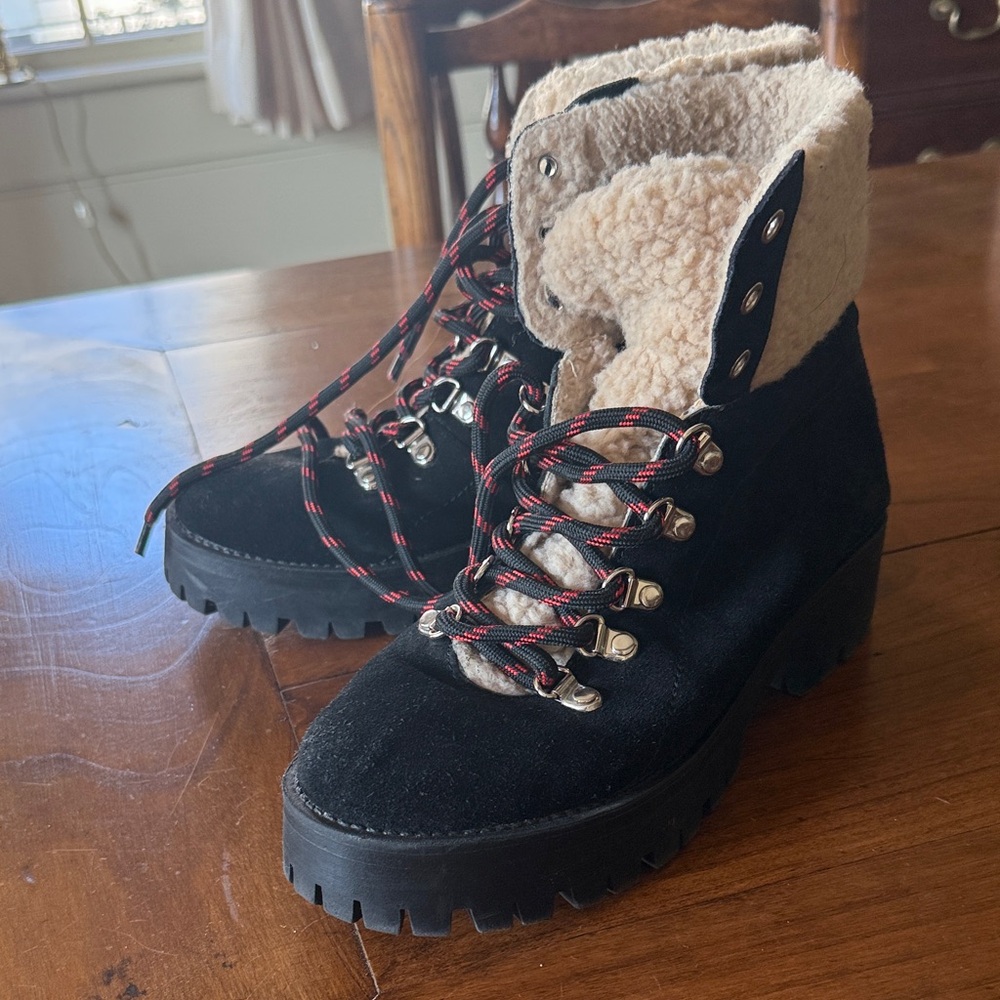 Cozy Black and Tan Winter Boots - Picture 4 of 4